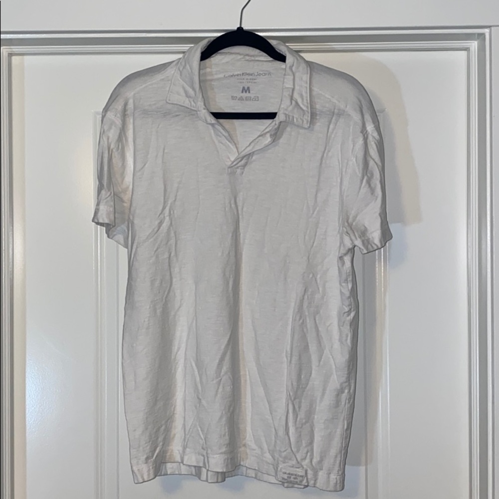 Men’s casual Calvin Klein white collared t-shirt